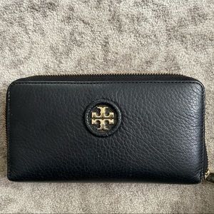 🖤 Tory Burch Robinson Zip Around Wallet 🖤